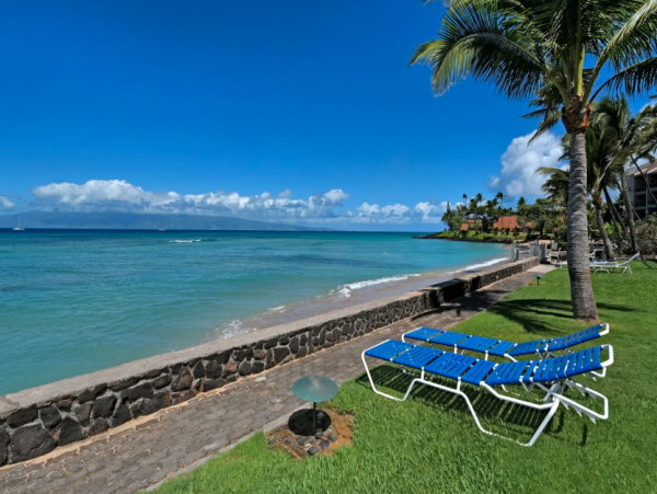 Luxury Oceanfront Condo in West Maui - Stunning Views & Amenities